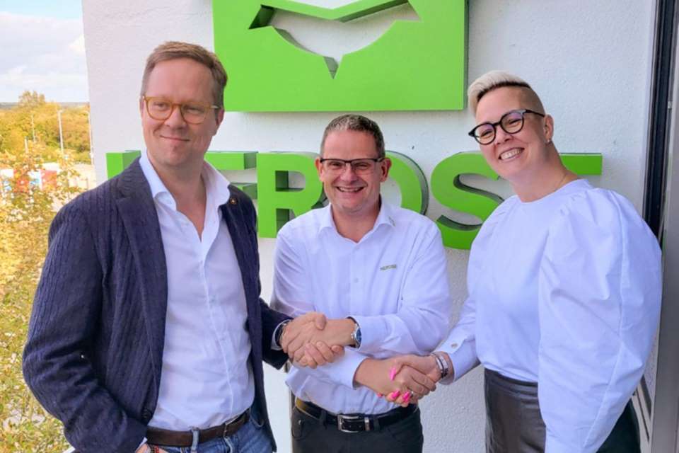 Kai Heinänen, Dirk M. Zschalich ja Pia Heinänen-Alasaari sopivat Konwellin ja HEROSEN yhteistyöstä